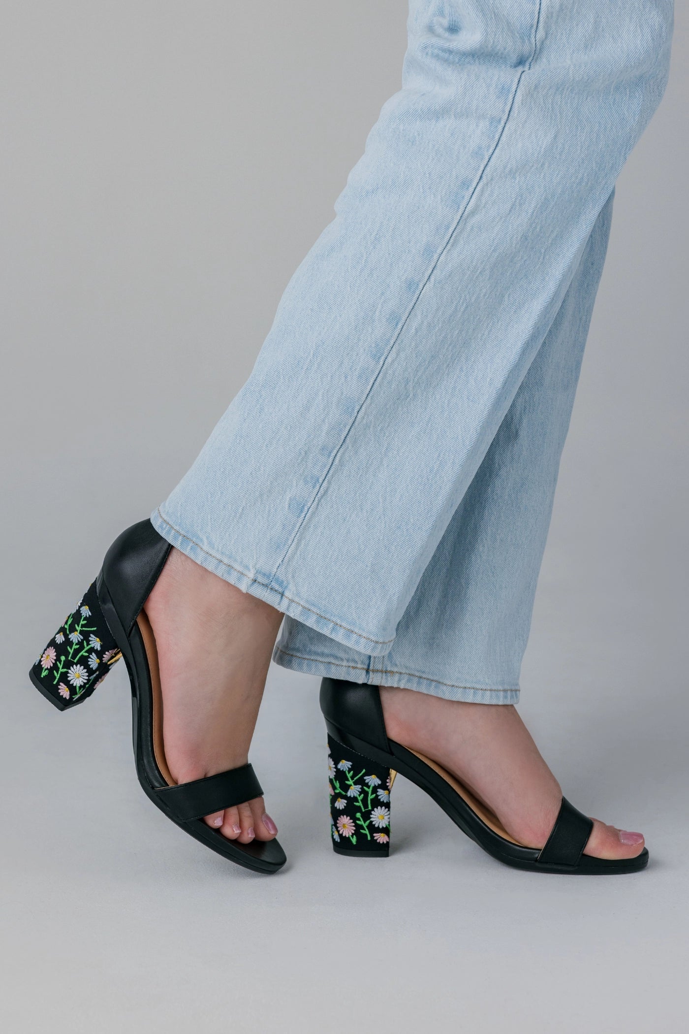 Block Heel Kit 3 Coal Daisy Embroidery