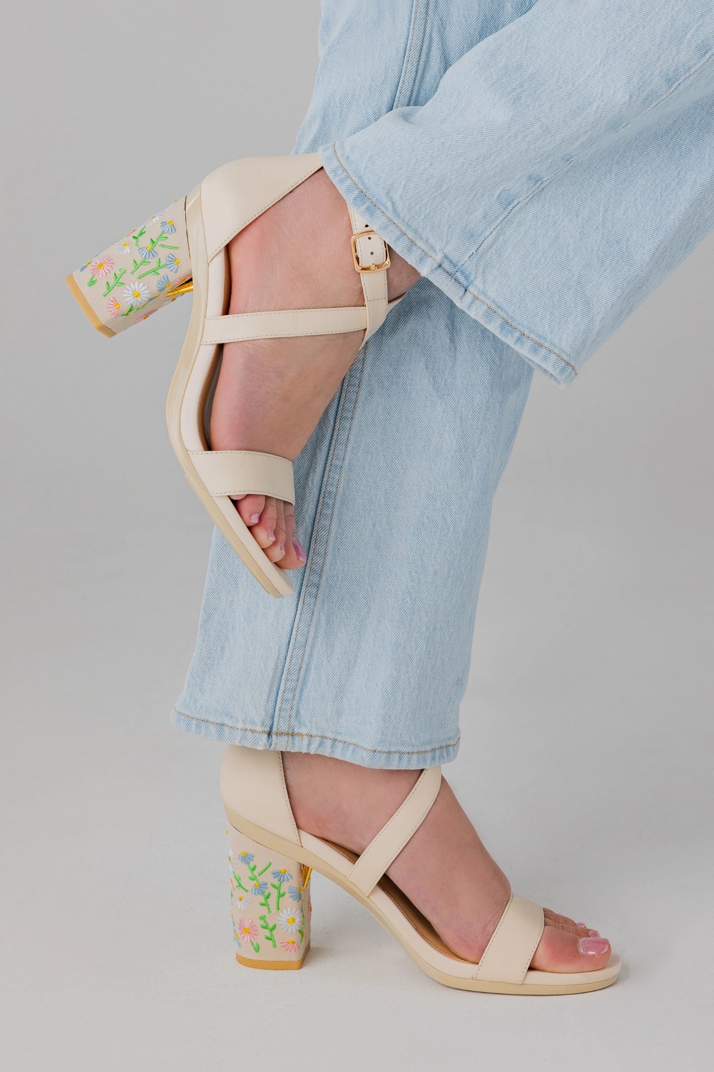 Block Heel Kit 4 Ivory Daisy Embroidery